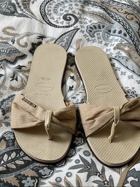 Havaianas Women's Beige Bow-Accent Toe-Post Sandals